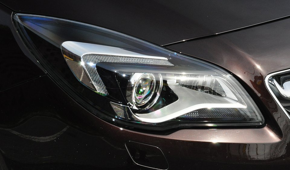Reflektory LED v lacných automobiloch
